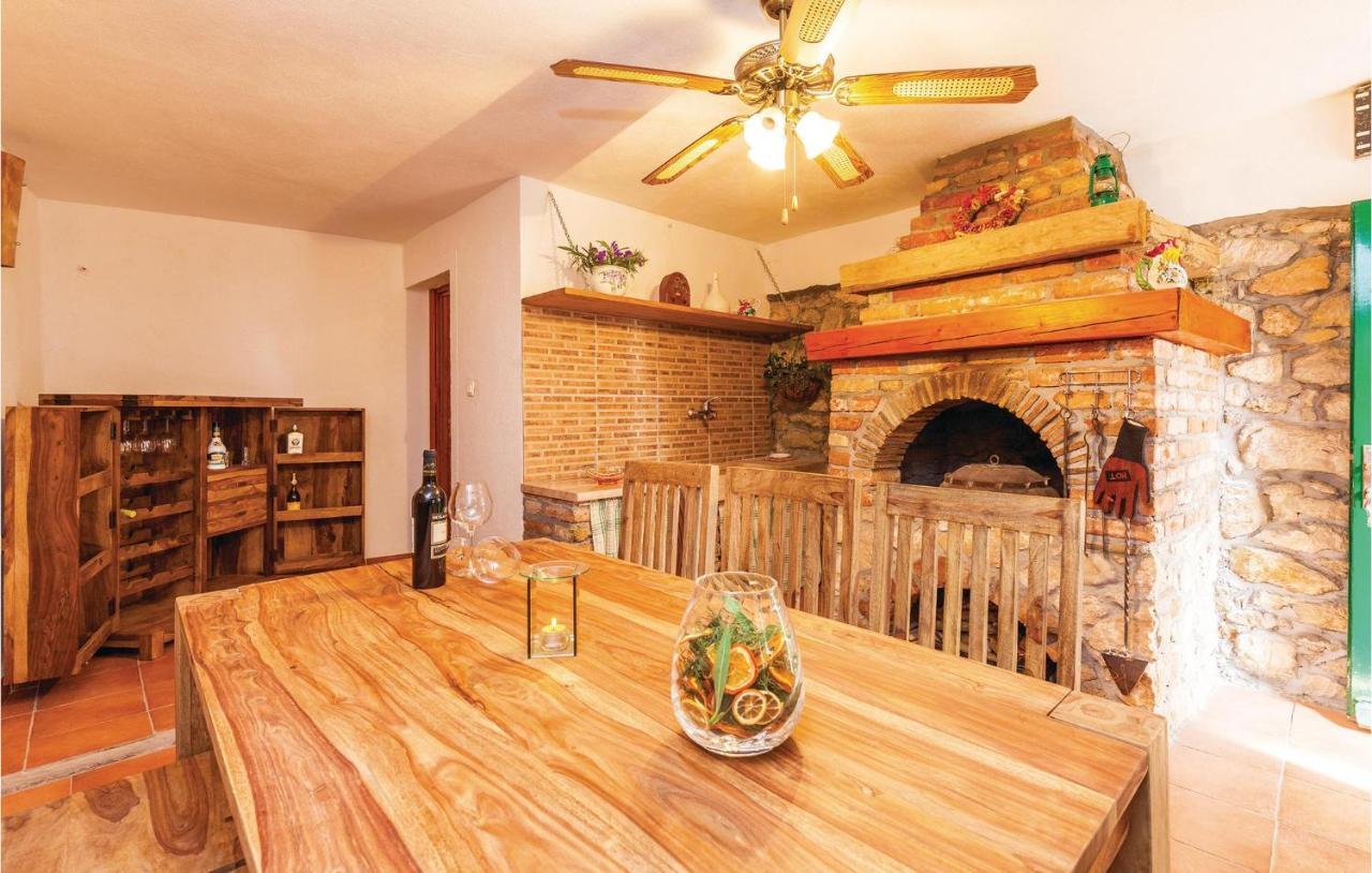 Stunning Home In Punat With Kitchen Stara Baska Bagian luar foto
