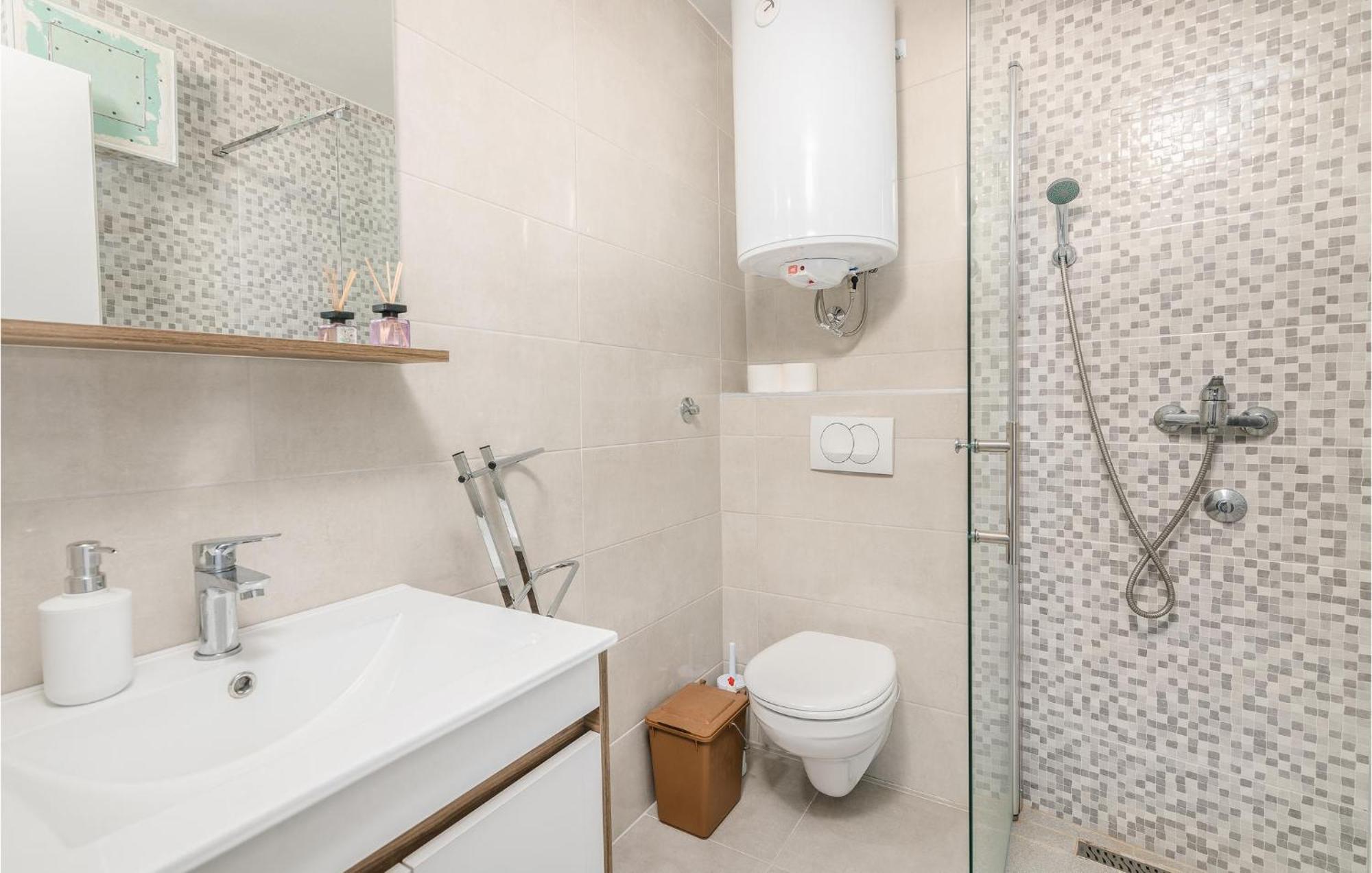 Stunning Home In Punat With Kitchen Stara Baska Bagian luar foto